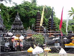 ゴア・ラワ寺院