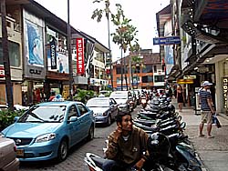 クタ スクェアの辺り2