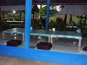 ���~���̃e�[�u����