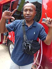 ドライバー兼ガイドのスガタさん