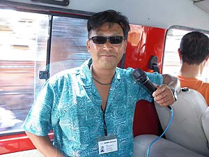 �Y����FTom(��)