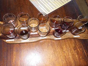 東屋的な所で、休憩&試飲中