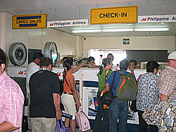 チェックインカウンター