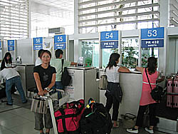 国際線のチェックインカウンター