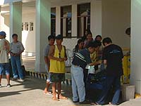 ���U�Ɉ͂܂ꂽ