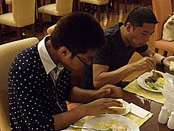 ���H���i