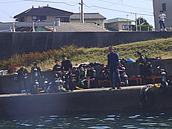 セッティング後の待機中かな?