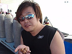 �����@��s