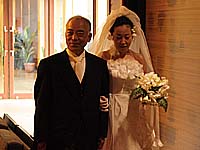 新婦と新婦の父 入場!
