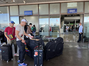 �}�j����`