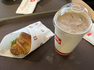 �}�j����`