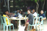 �A���i�r�[�`�ŋx�e