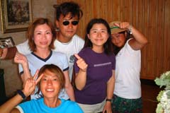 ���ʂ�O�ɋL�O�ʐ^�H