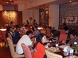 �x���r�X�^�z�e���ł̒��H���i