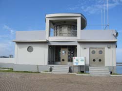 �}�����X�|�[�c�𗬃Z���^�[