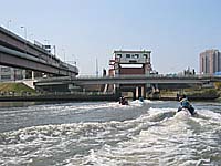 ���H����