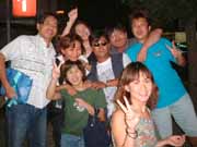 �X�̊O�ŋL�O�ʐ^�H