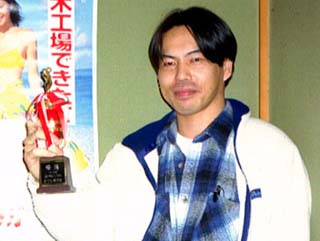 �j������