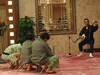 �R���T�[�g�ɕ�������Q���҂���