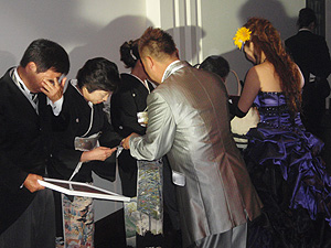 �����e�փv���[���g����