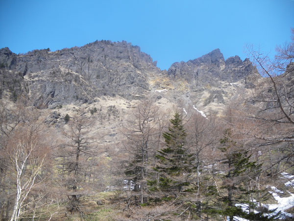 かもしか平付近からから見た槍ヶ鞘とトーミの頭?