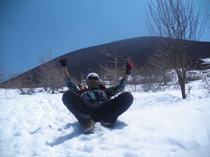 浅間山をバックに記念写真