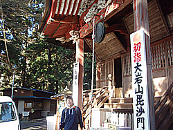 ��������V