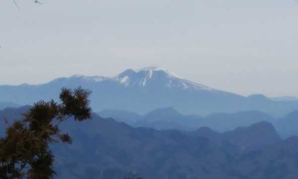 ��ԎR�Ȃ̂����A�{�P�{�P�E�E