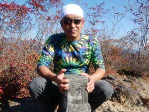 �O�p�_�̑O�ŋL�O�ʐ^