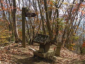 ���؃���