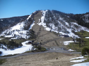雪の無い急斜面