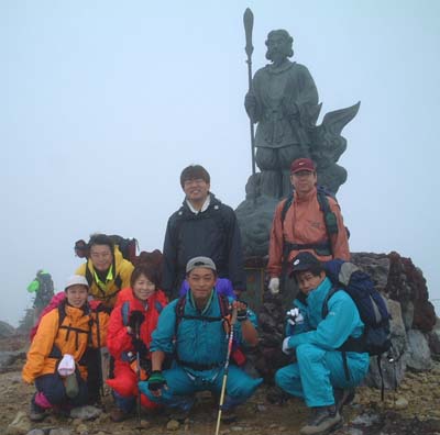 �卑�喽�̑O�ŋL�O�ʐ^