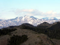 �R������̒��]