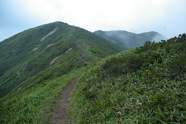 正面が流石山で右端が大倉山だと思ったが・・・