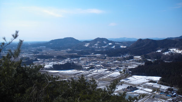 �R������̒��]