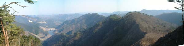 �@�̊x�R������̌i�F